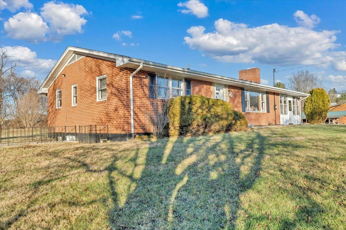 89 Lee ST - Photo 12