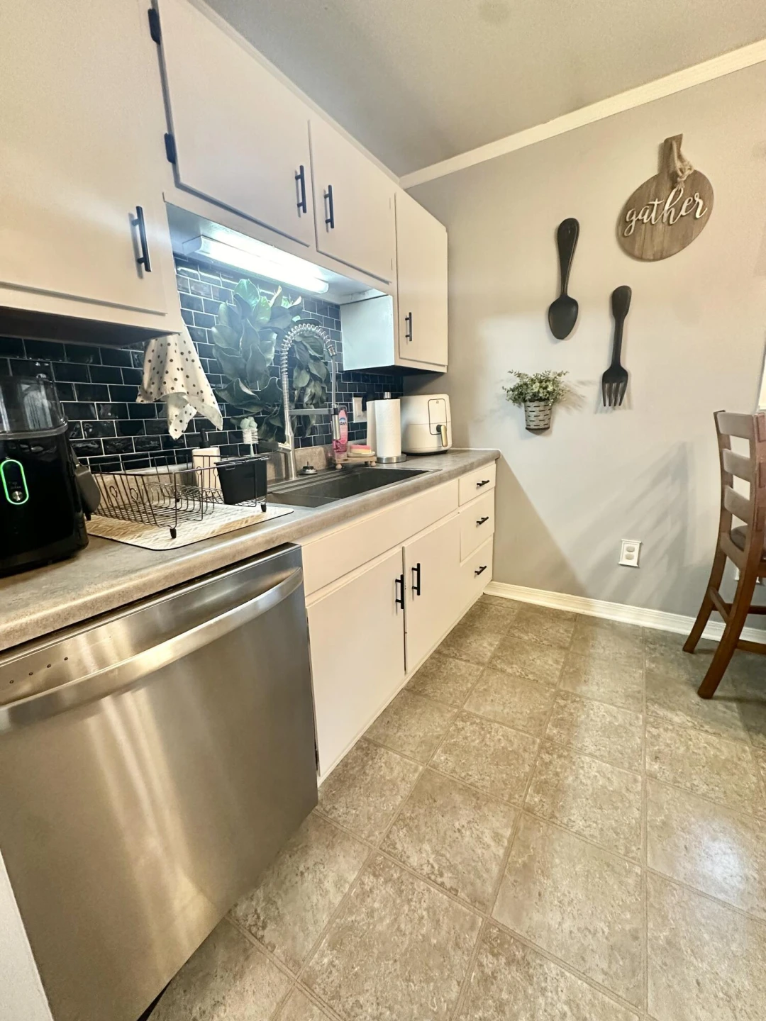 604 Heatherton DR - Photo 8
