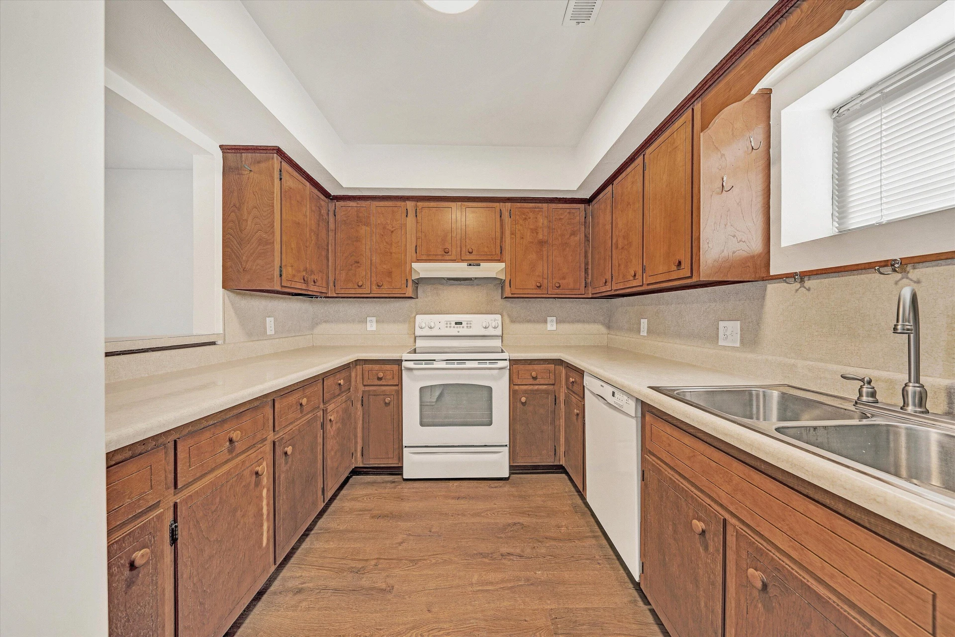 523 Dillon DR - Photo 12