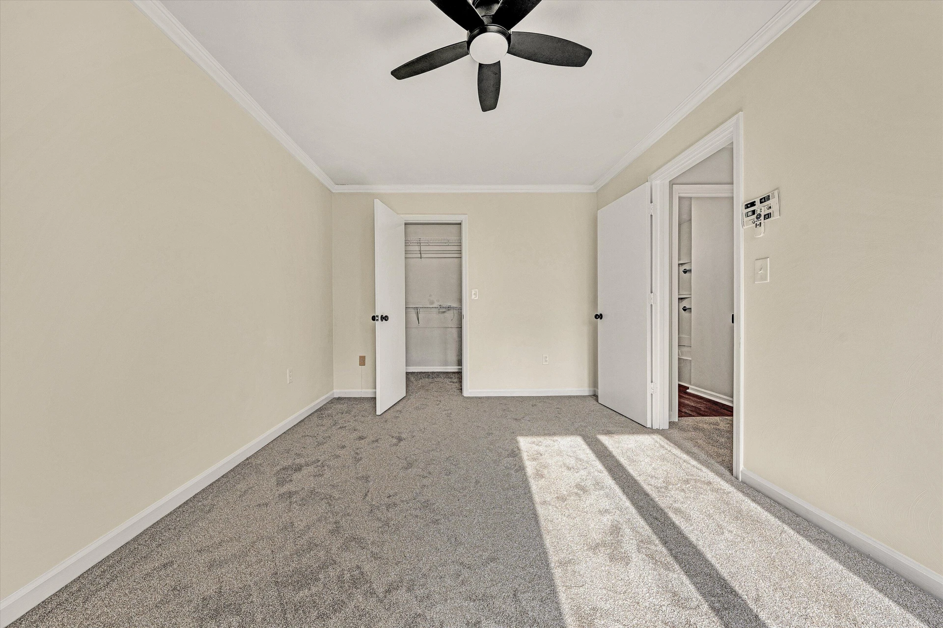 523 Dillon DR - Photo 18