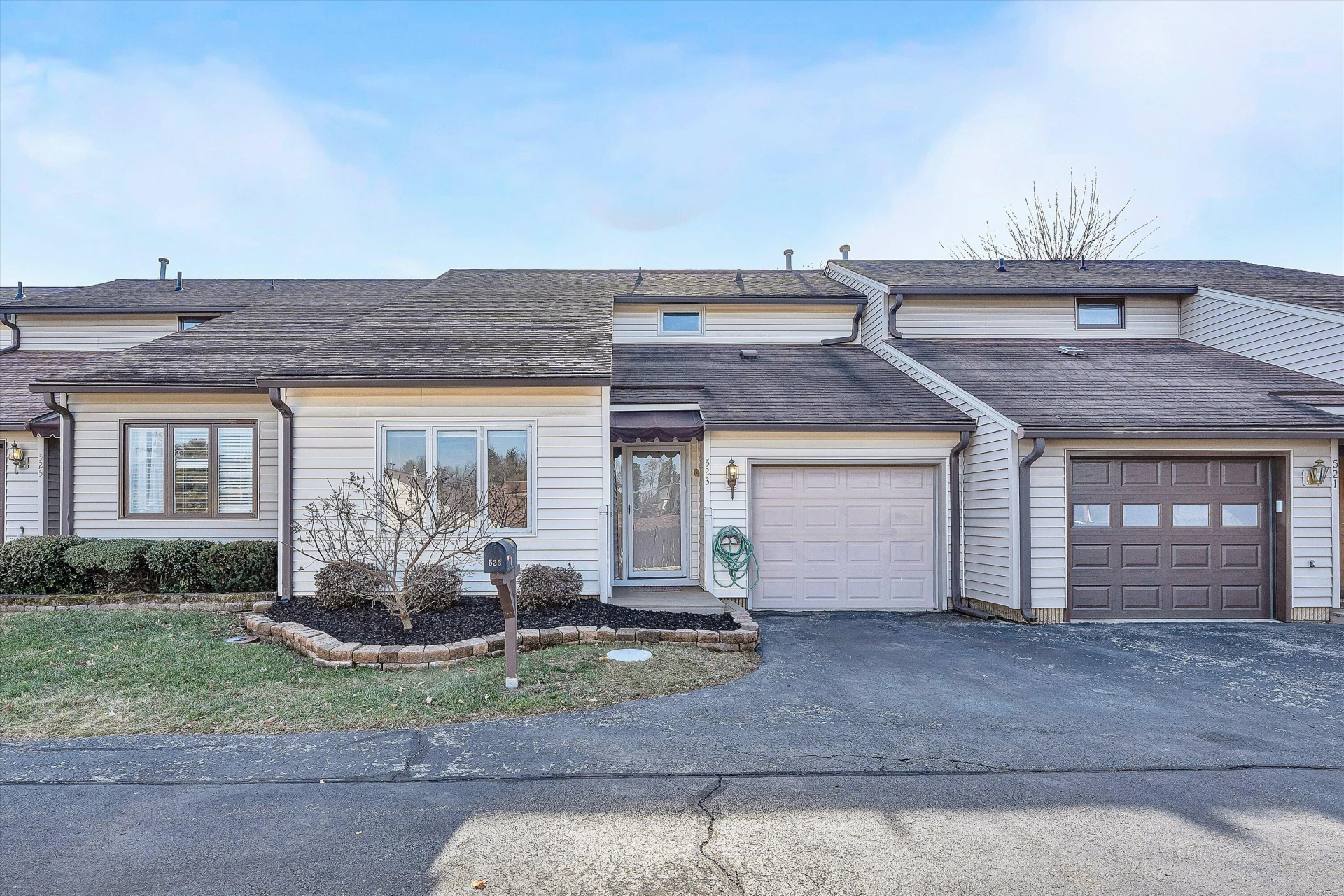 523 Dillon DR - Photo 2