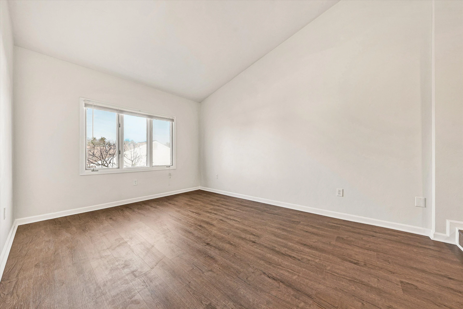 523 Dillon DR - Photo 6