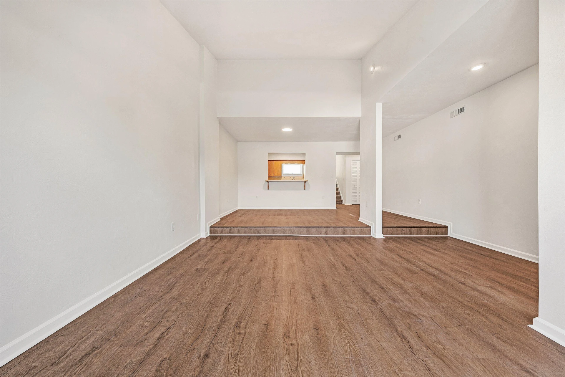 523 Dillon DR - Photo 8