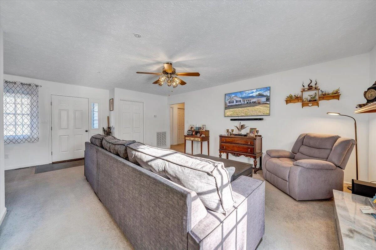 111 DONEGAL LN - Photo 16