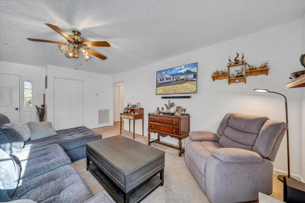 111 DONEGAL LN - Photo 17