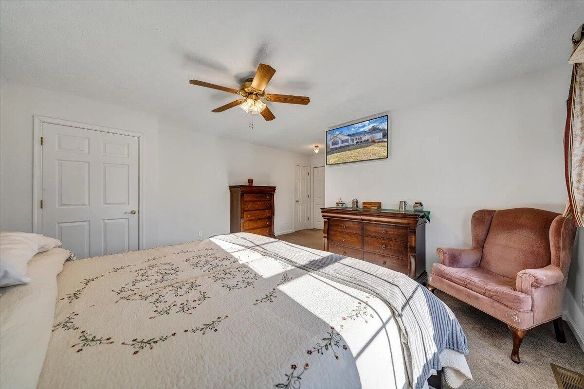 111 DONEGAL LN - Photo 26