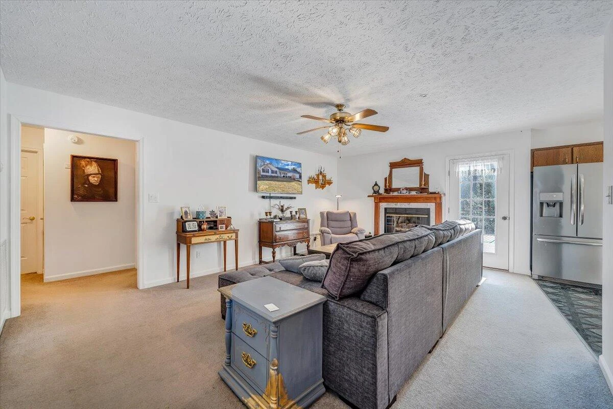 111 DONEGAL LN - Photo 12