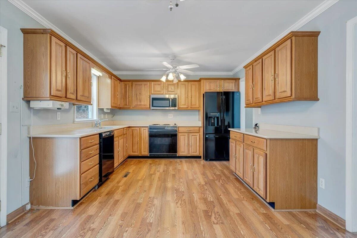 1025 Grove LN - Photo 11