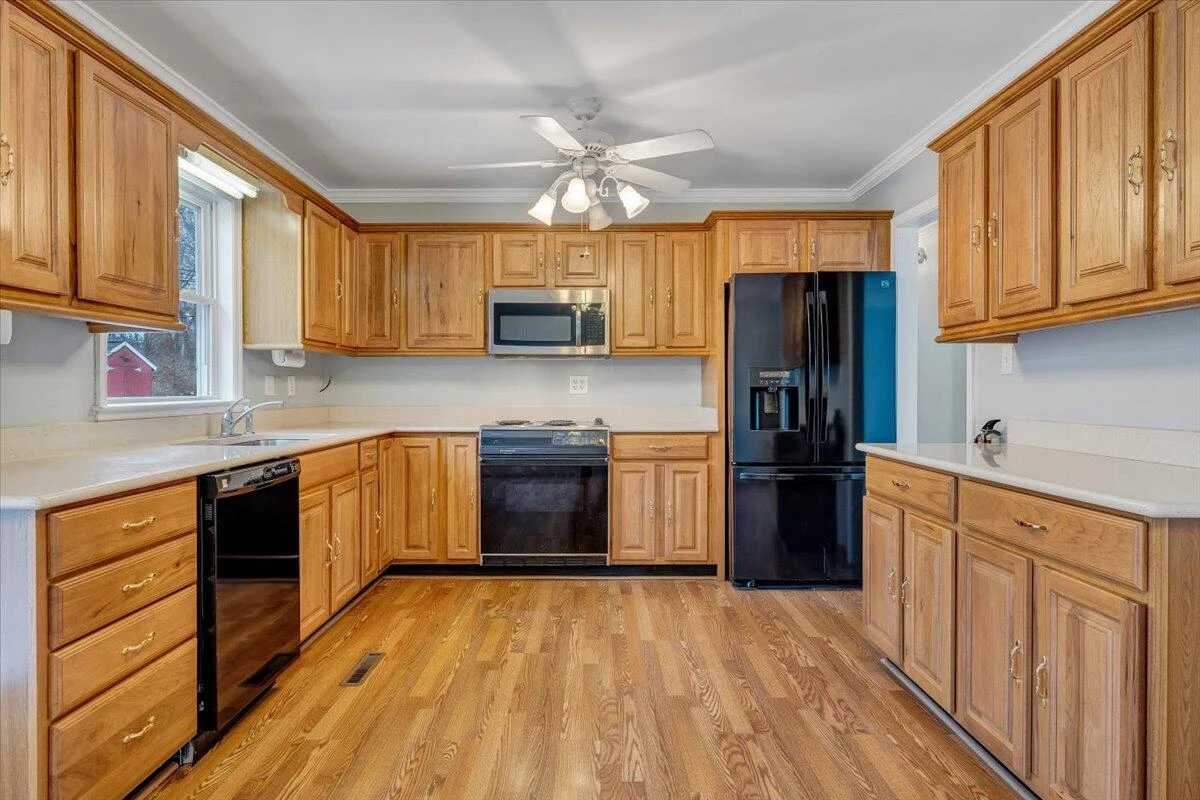 1025 Grove LN - Photo 12