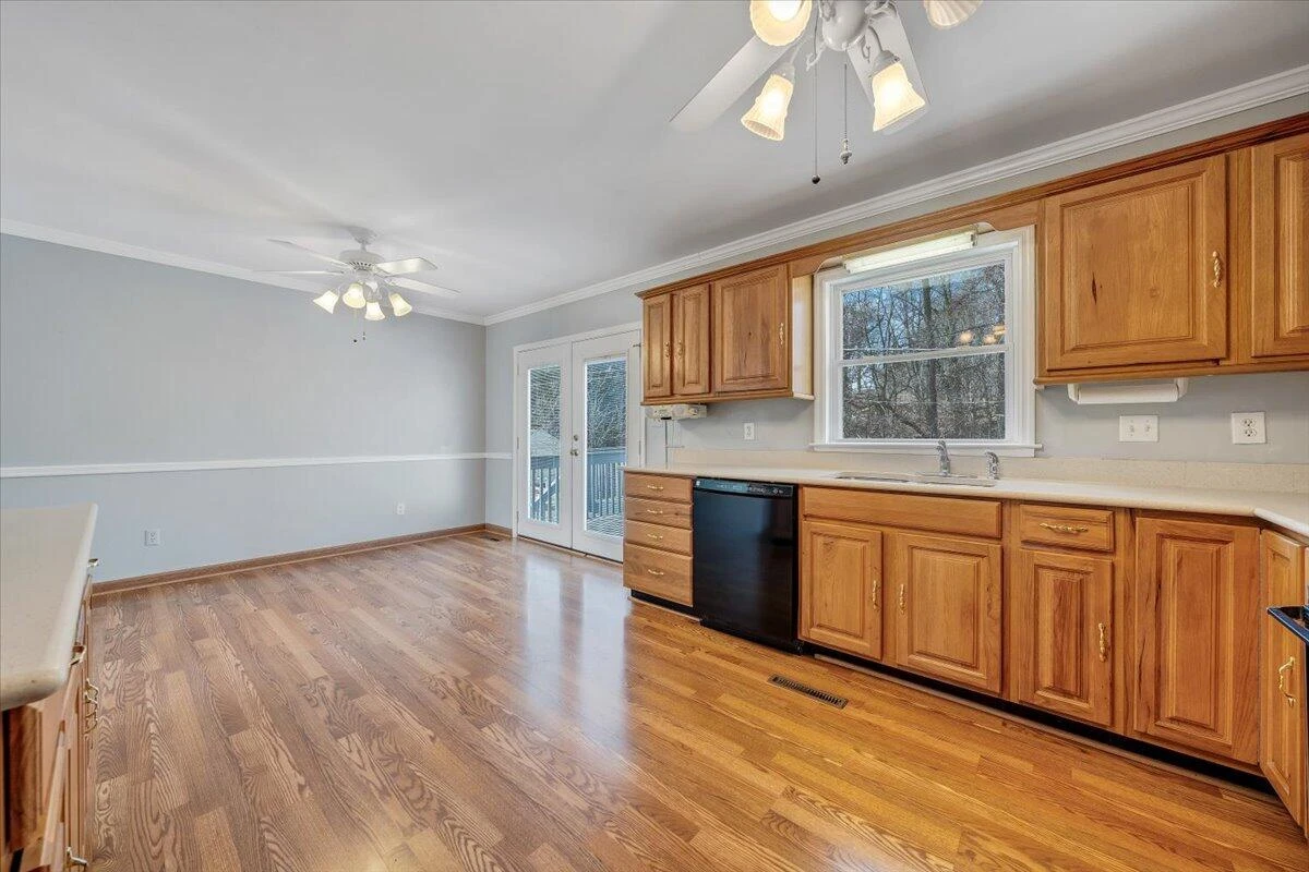 1025 Grove LN - Photo 14