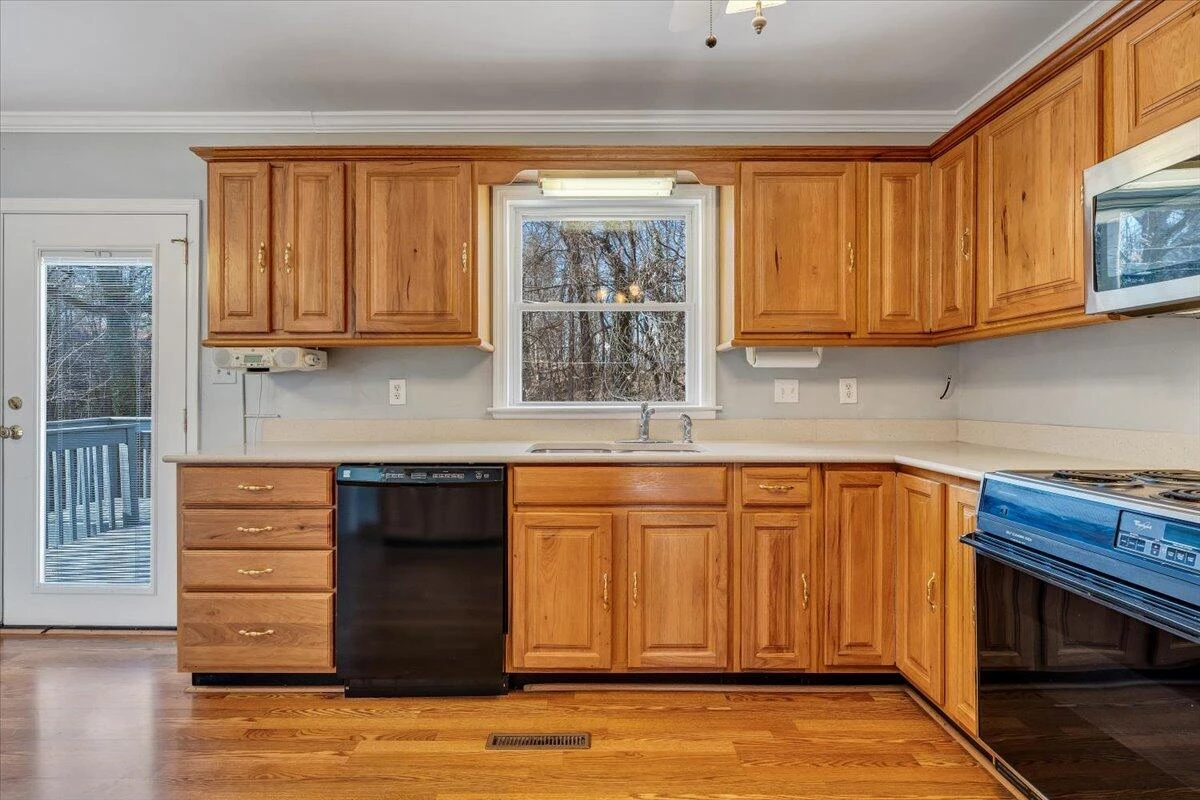 1025 Grove LN - Photo 15