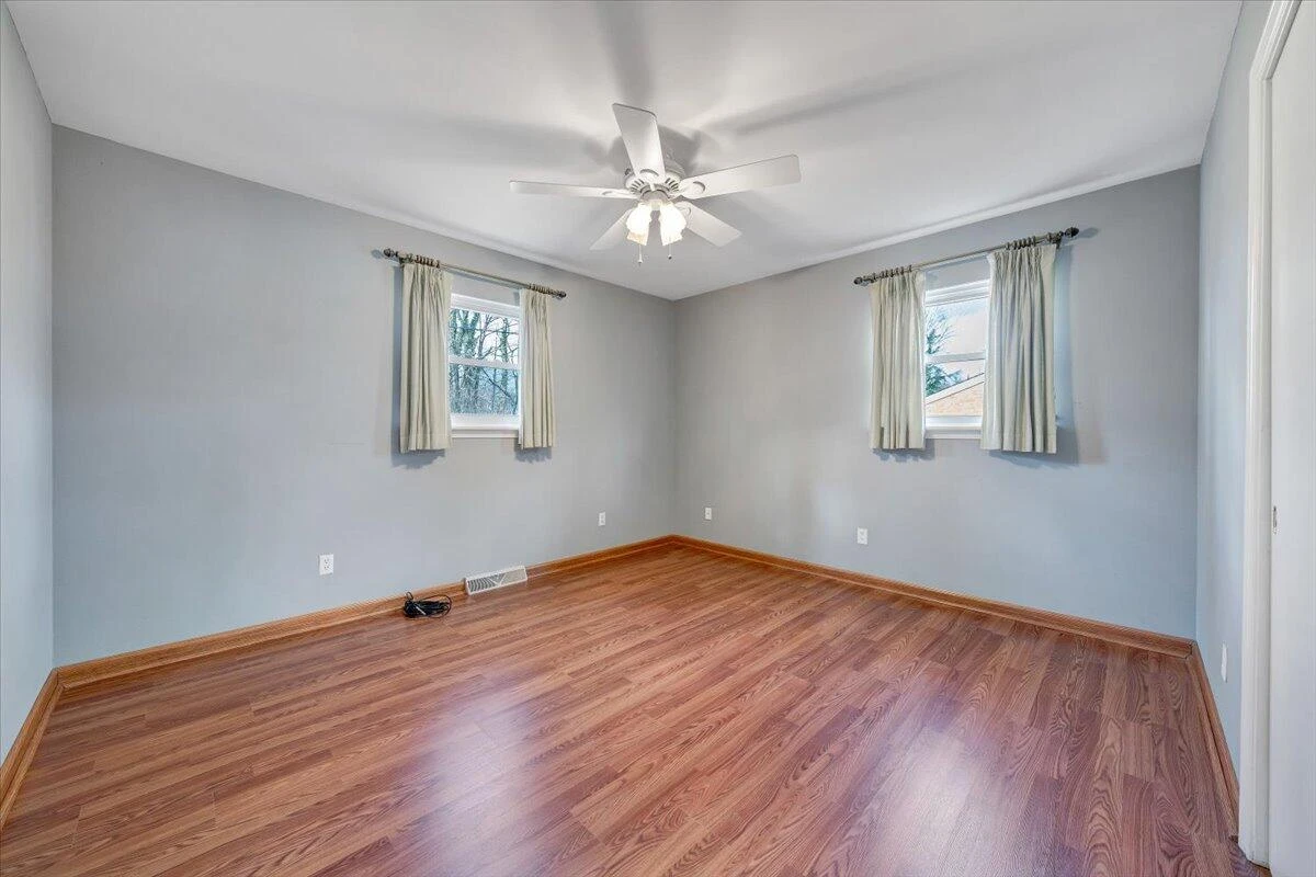 1025 Grove LN - Photo 18