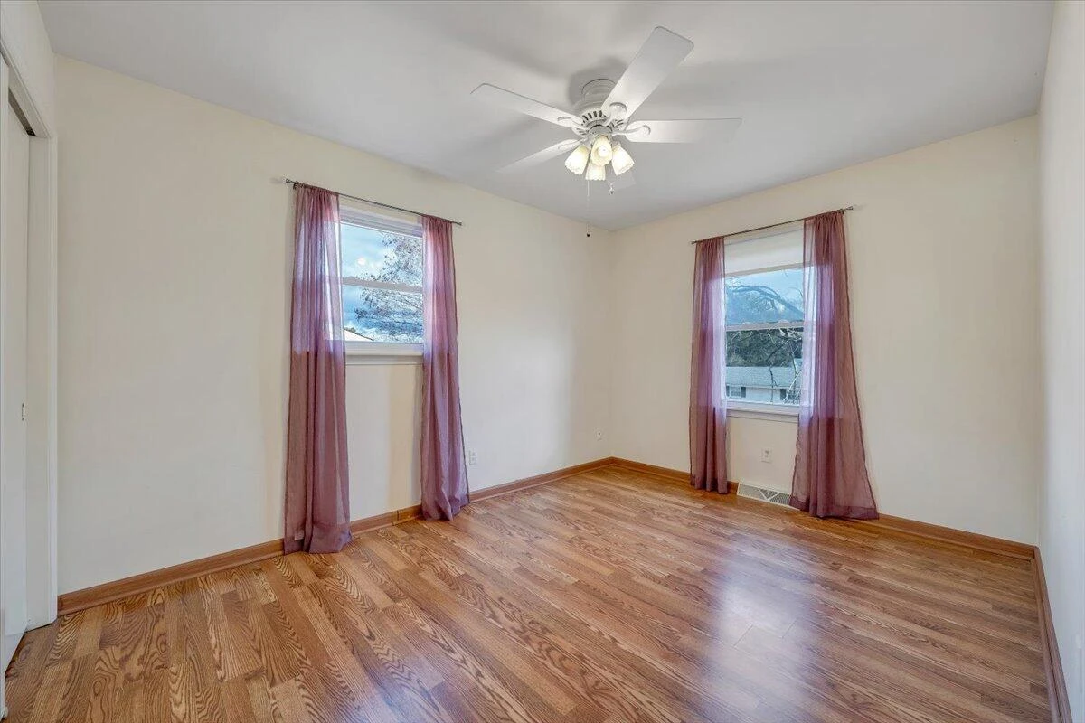 1025 Grove LN - Photo 19
