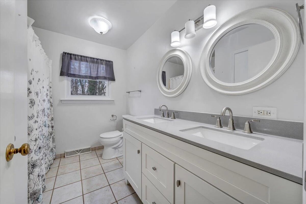 1025 Grove LN - Photo 21