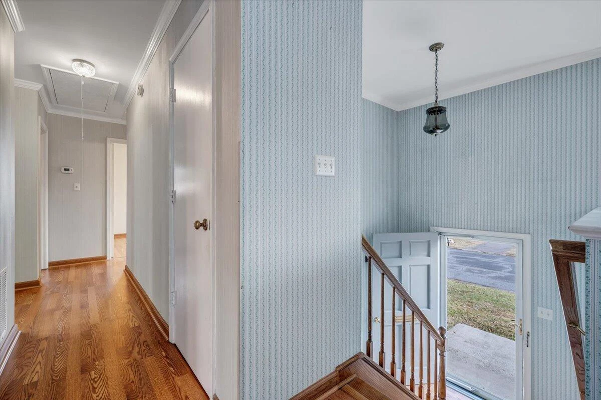 1025 Grove LN - Photo 22