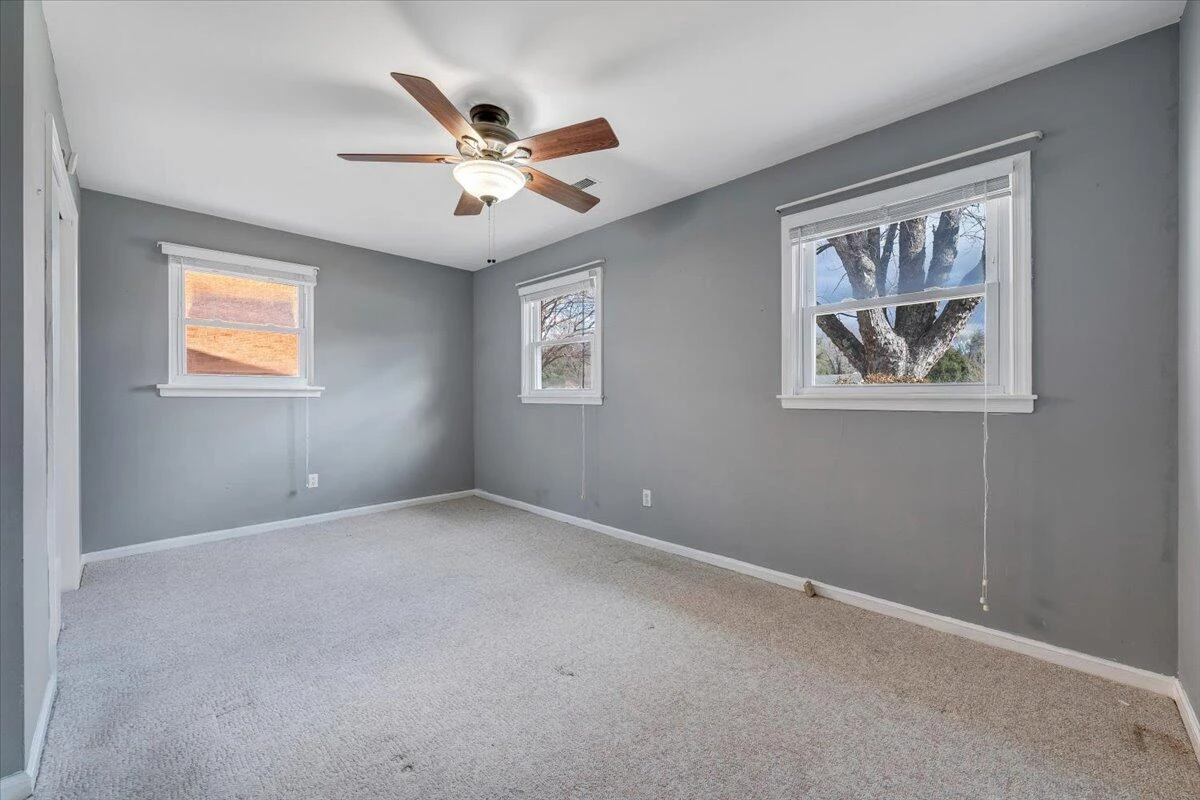 1025 Grove LN - Photo 26