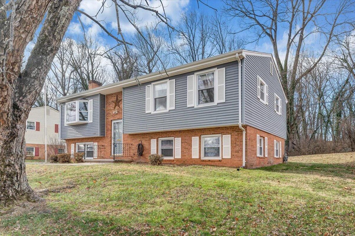 1025 Grove LN - Photo 42