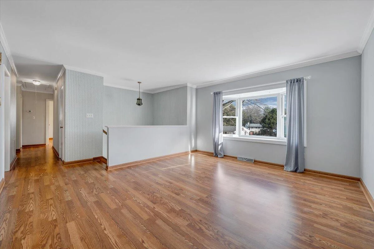 1025 Grove LN - Photo 6