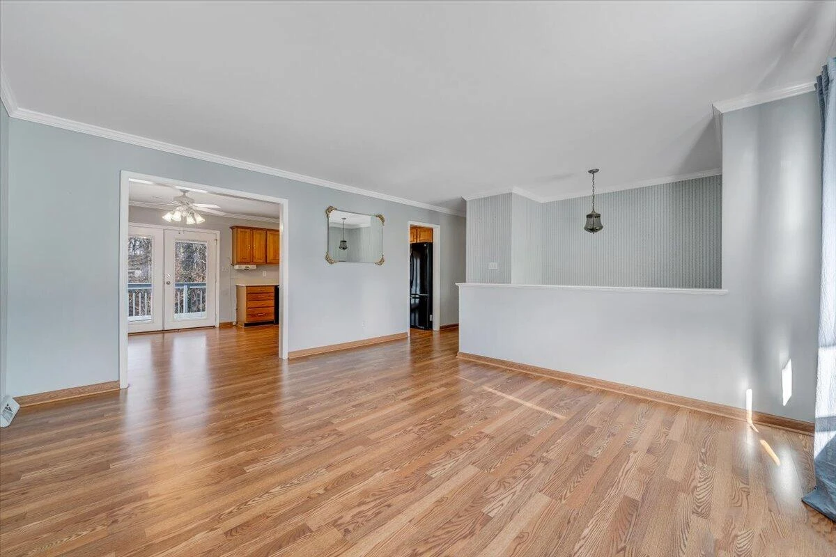 1025 Grove LN - Photo 7
