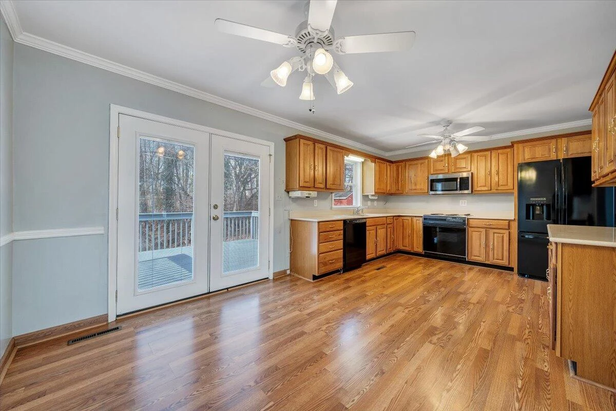 1025 Grove LN - Photo 9