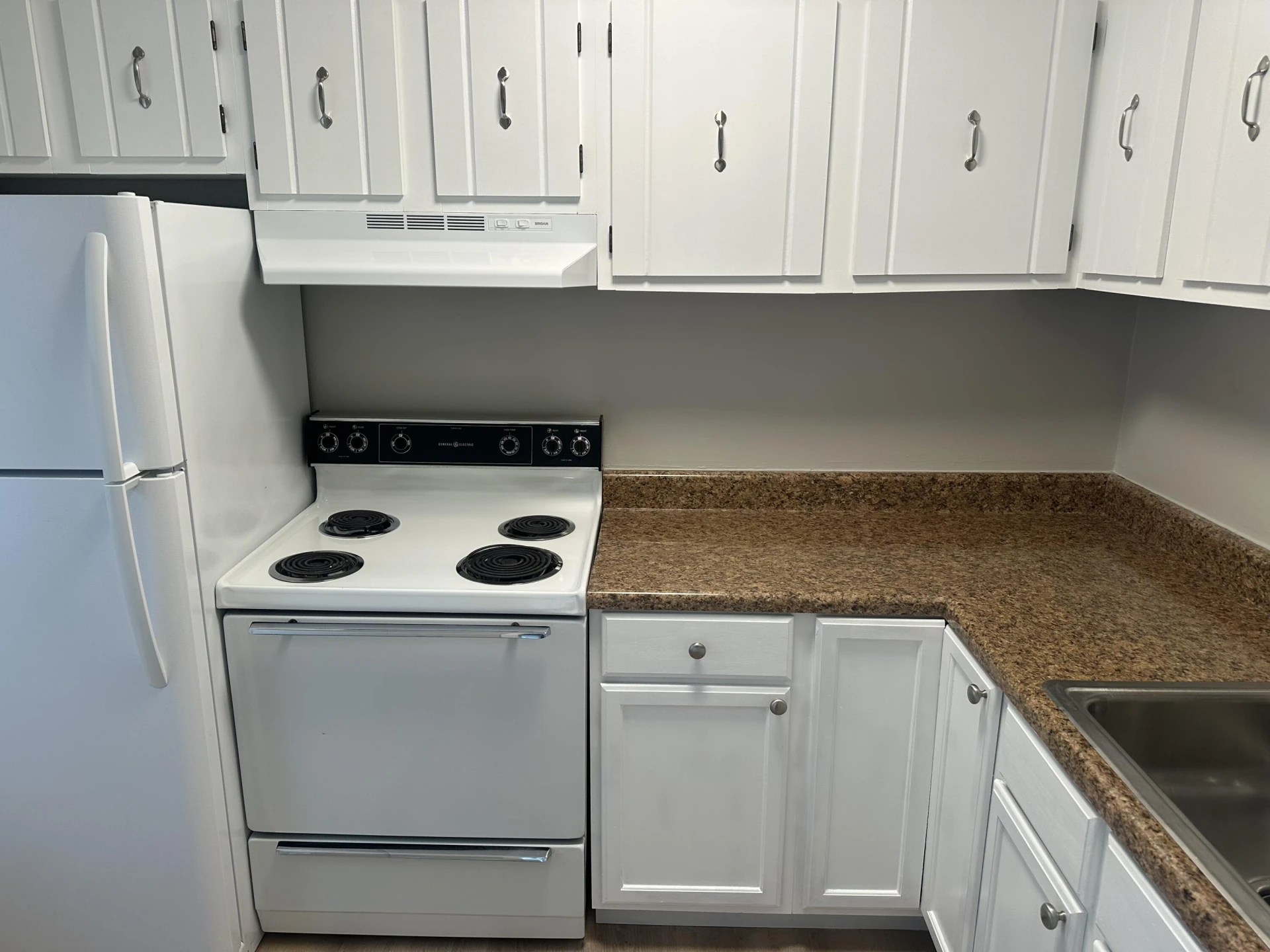 1517 Lexington AVE SW - Photo 2