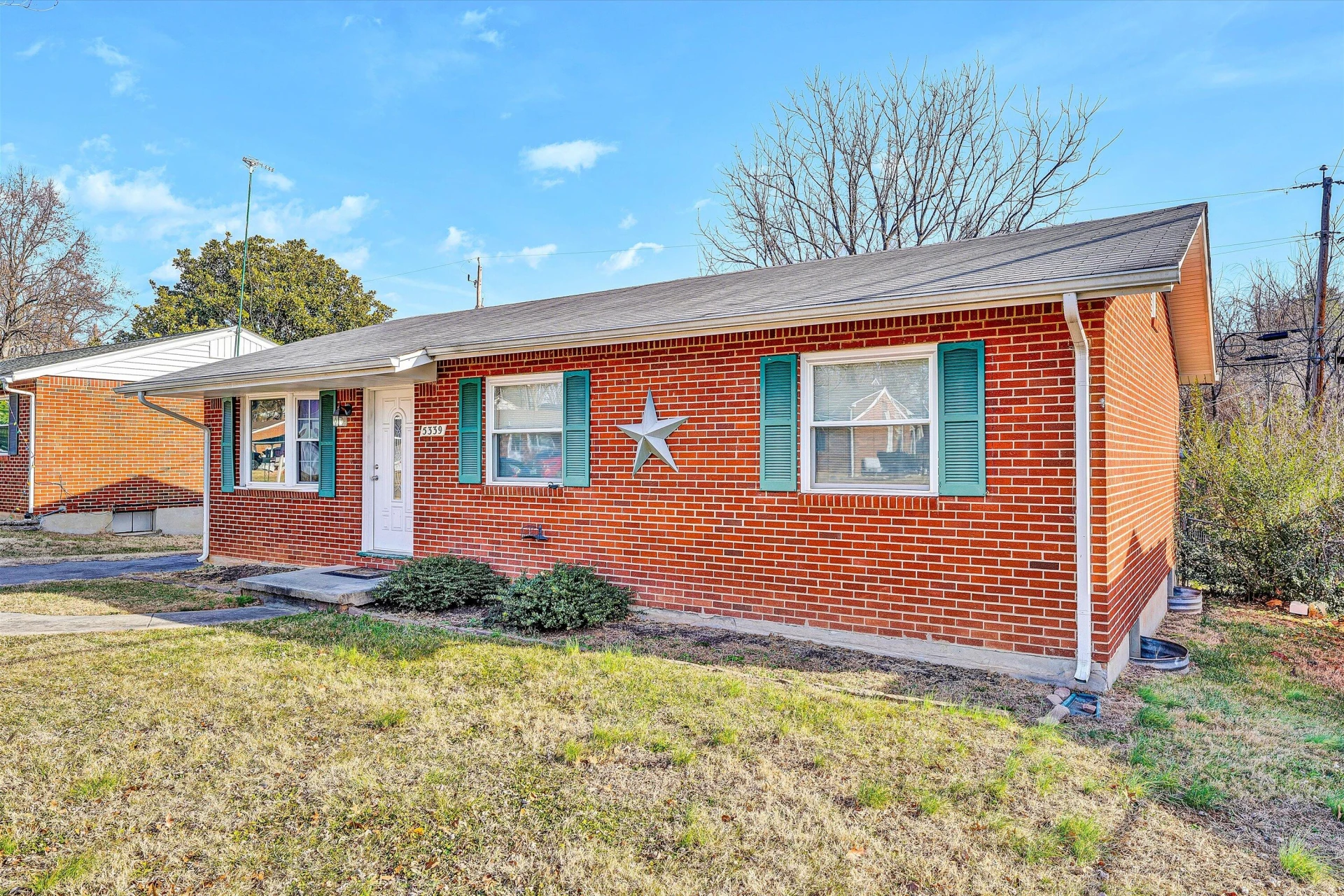 5339 Endicott ST - Photo 4