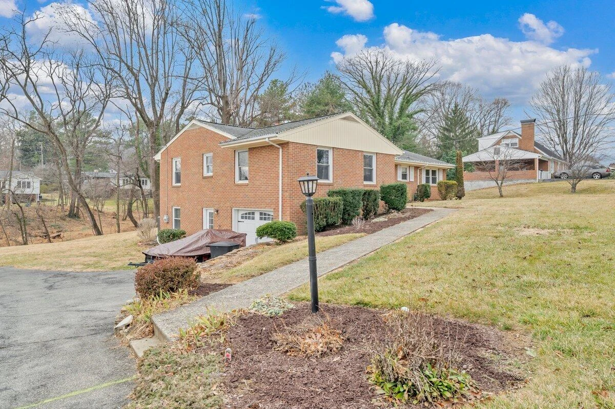 2147 Bridle LN - Photo 51