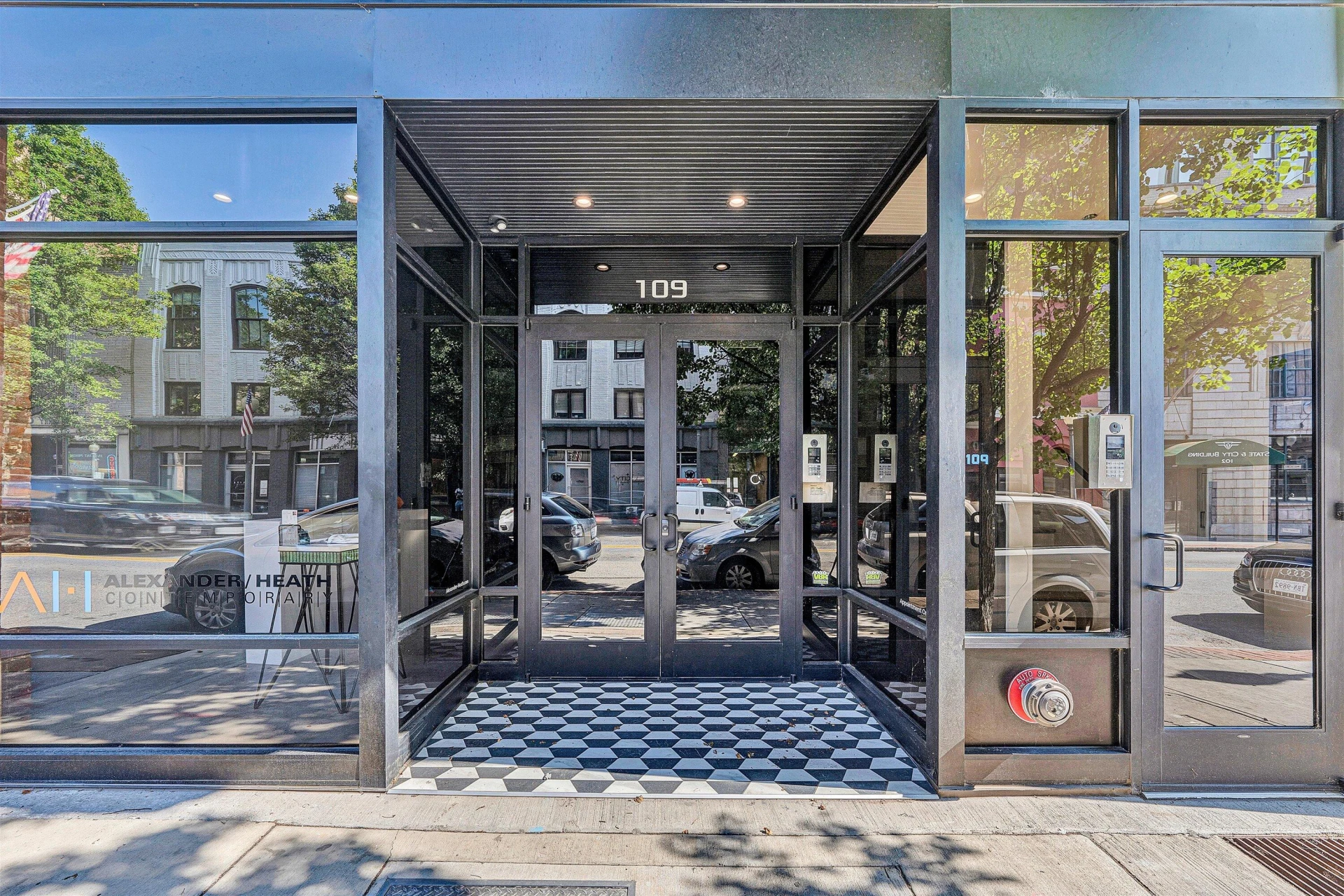109 Campbell AVE SW - Photo 4