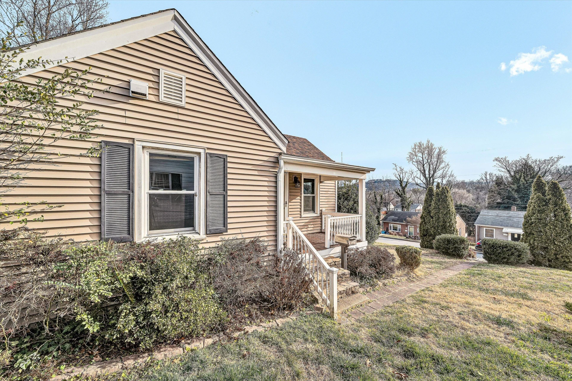 729 Windsor AVE SW - Photo 10