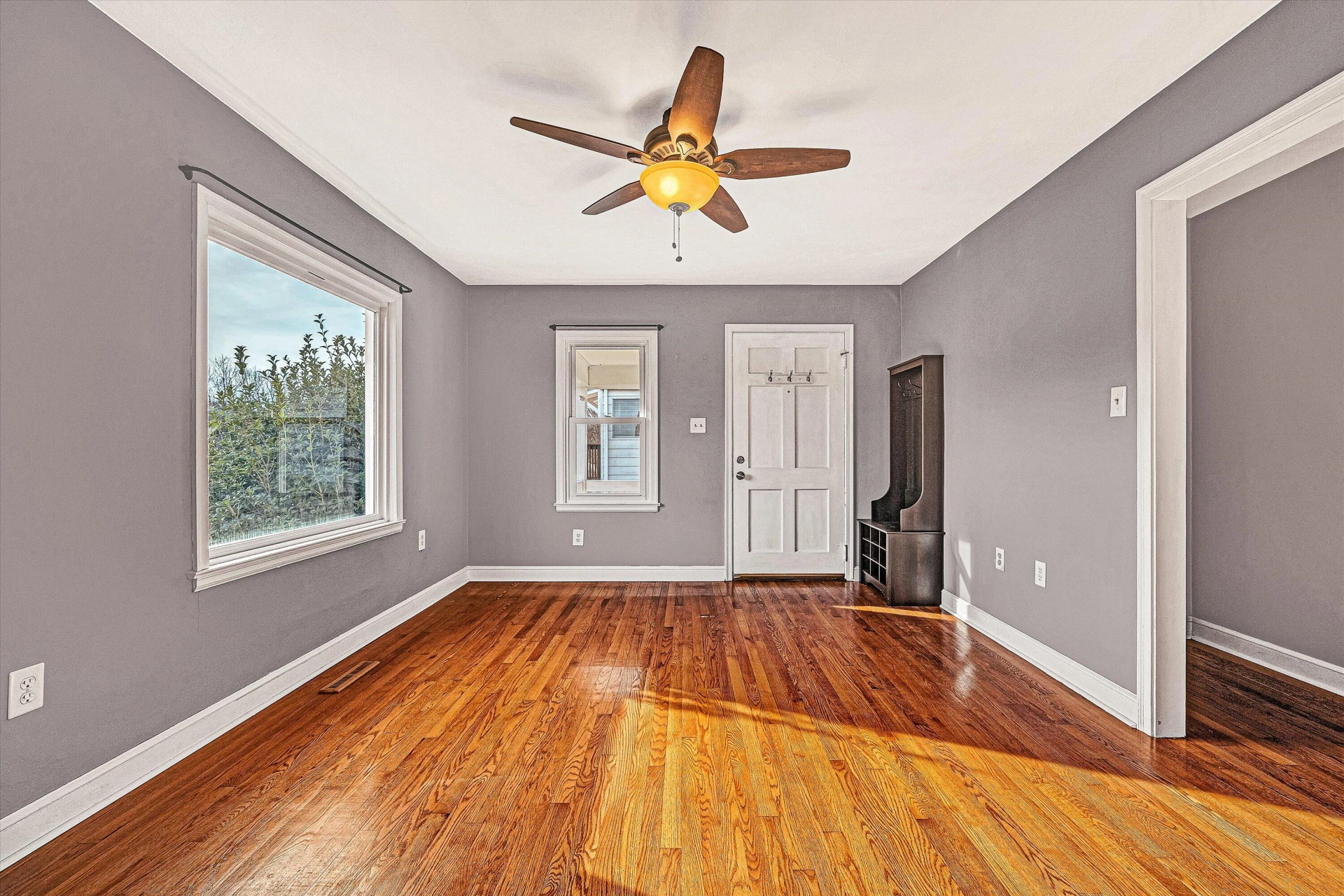 729 Windsor AVE SW - Photo 11