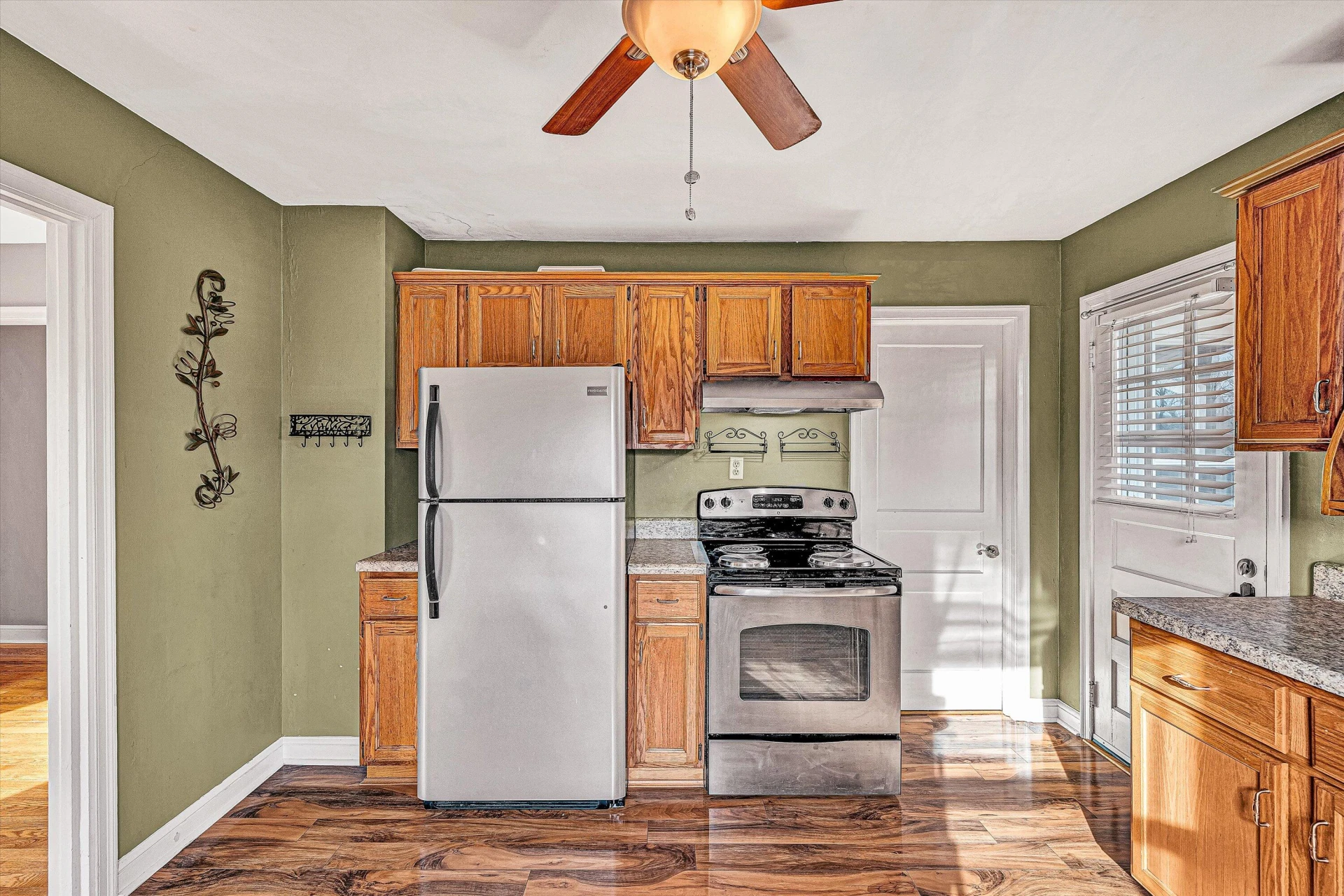 729 Windsor AVE SW - Photo 14