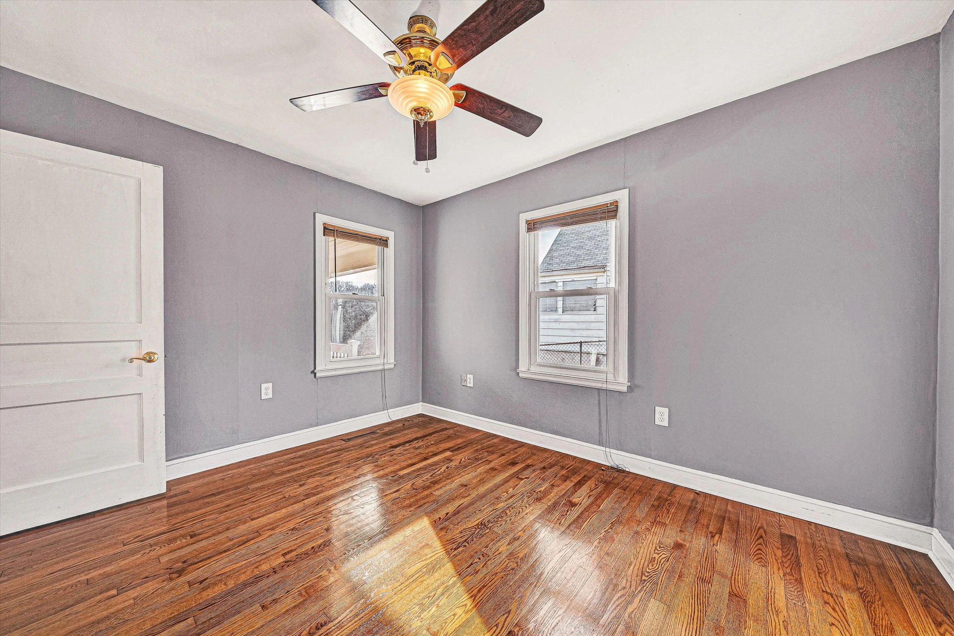 729 Windsor AVE SW - Photo 3