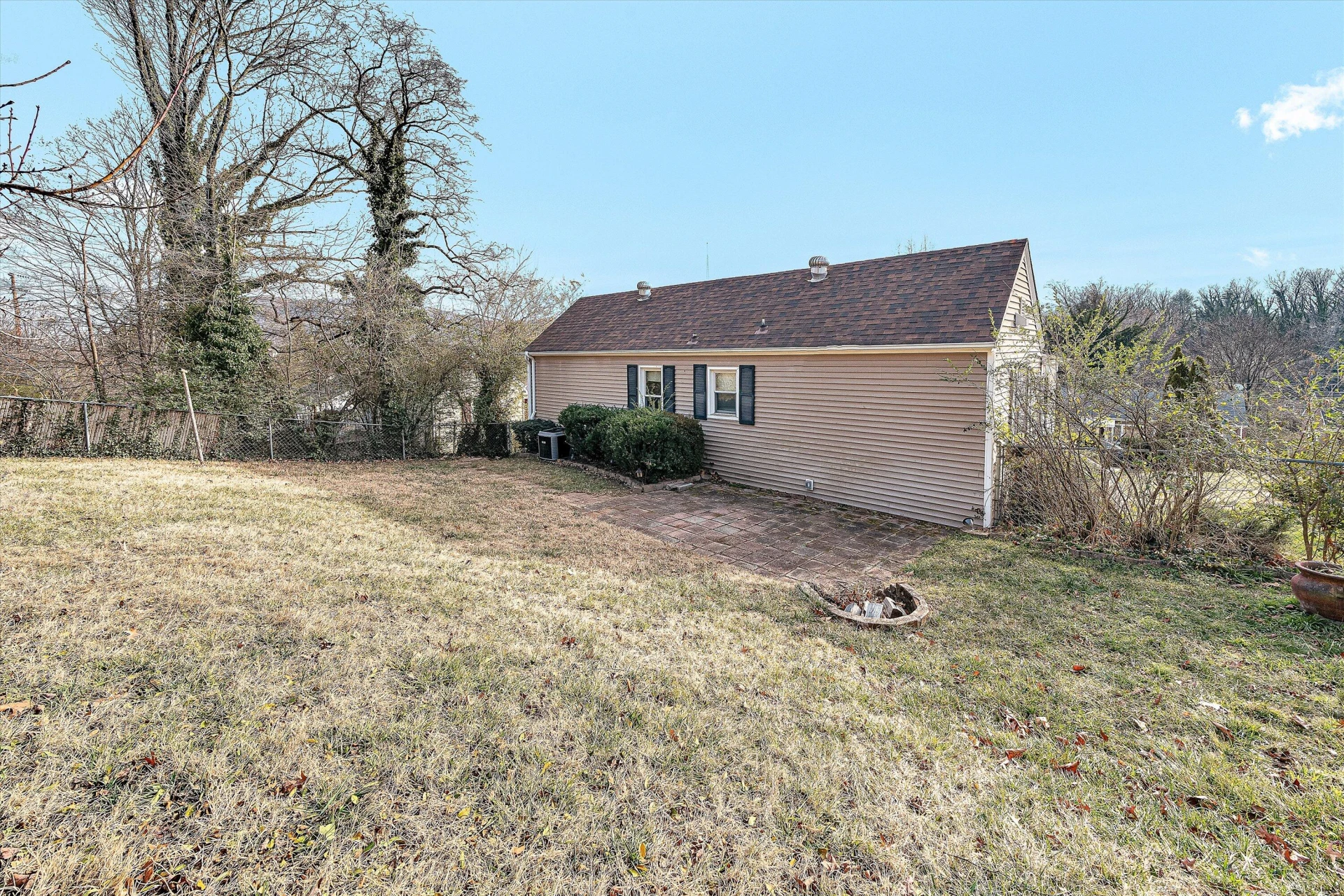 729 Windsor AVE SW - Photo 7