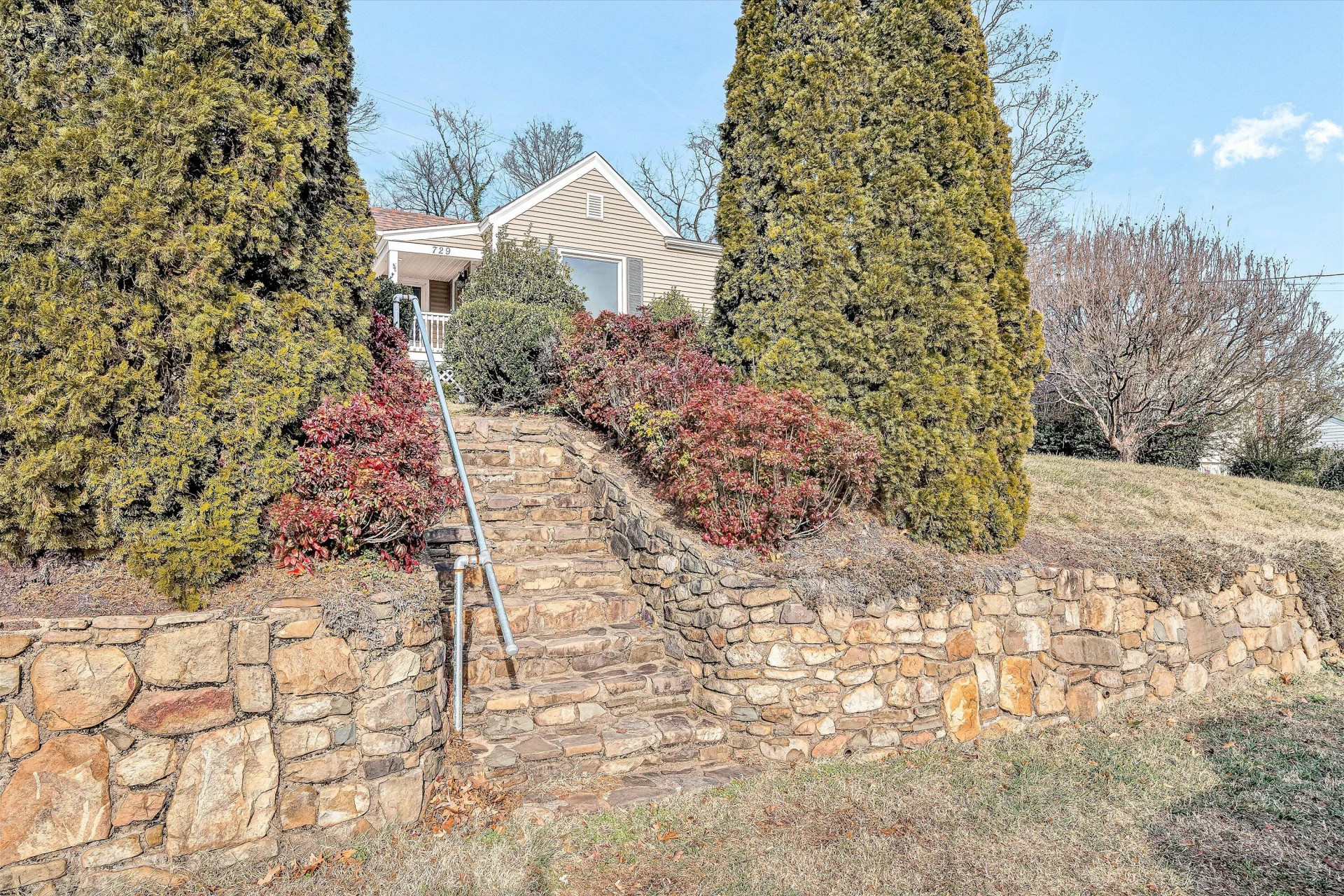 729 Windsor AVE SW - Photo 9