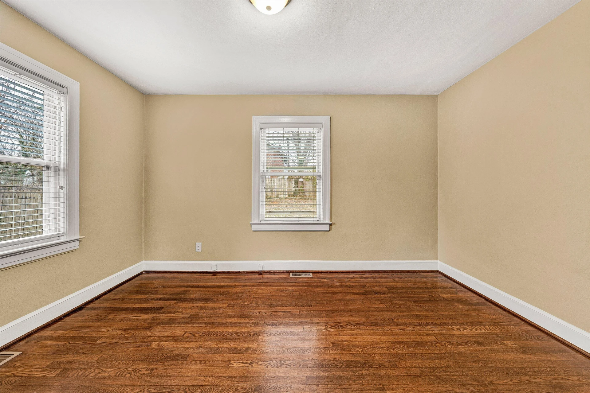 2819 Kennedy ST NE - Photo 8