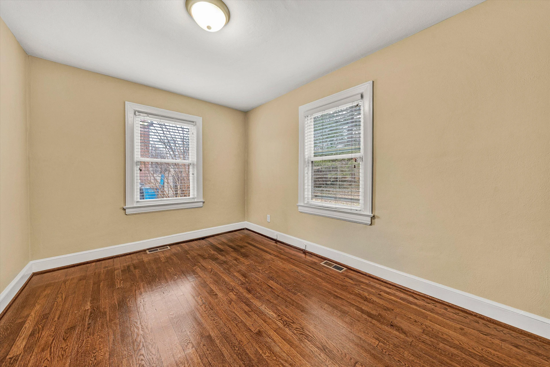 2819 Kennedy ST NE - Photo 9