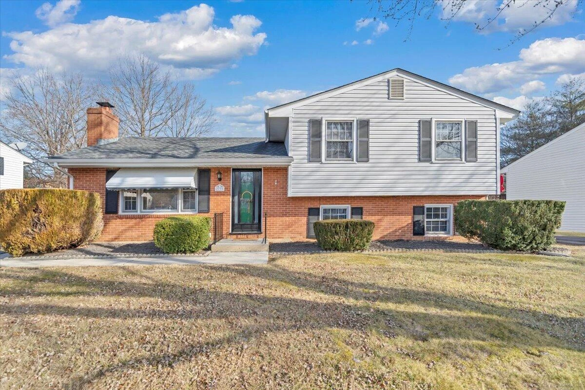 2739 Diplomat DR