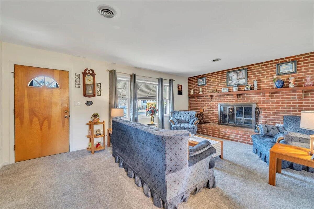 2739 Diplomat DR - Photo 3
