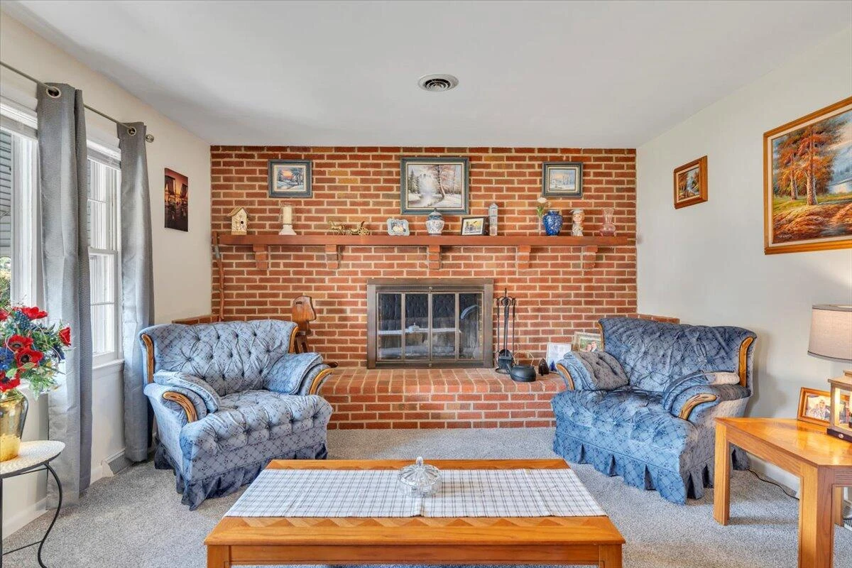 2739 Diplomat DR - Photo 4