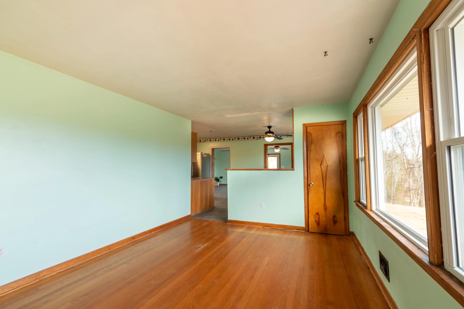 1079 Mountain Valley RD - Photo 10