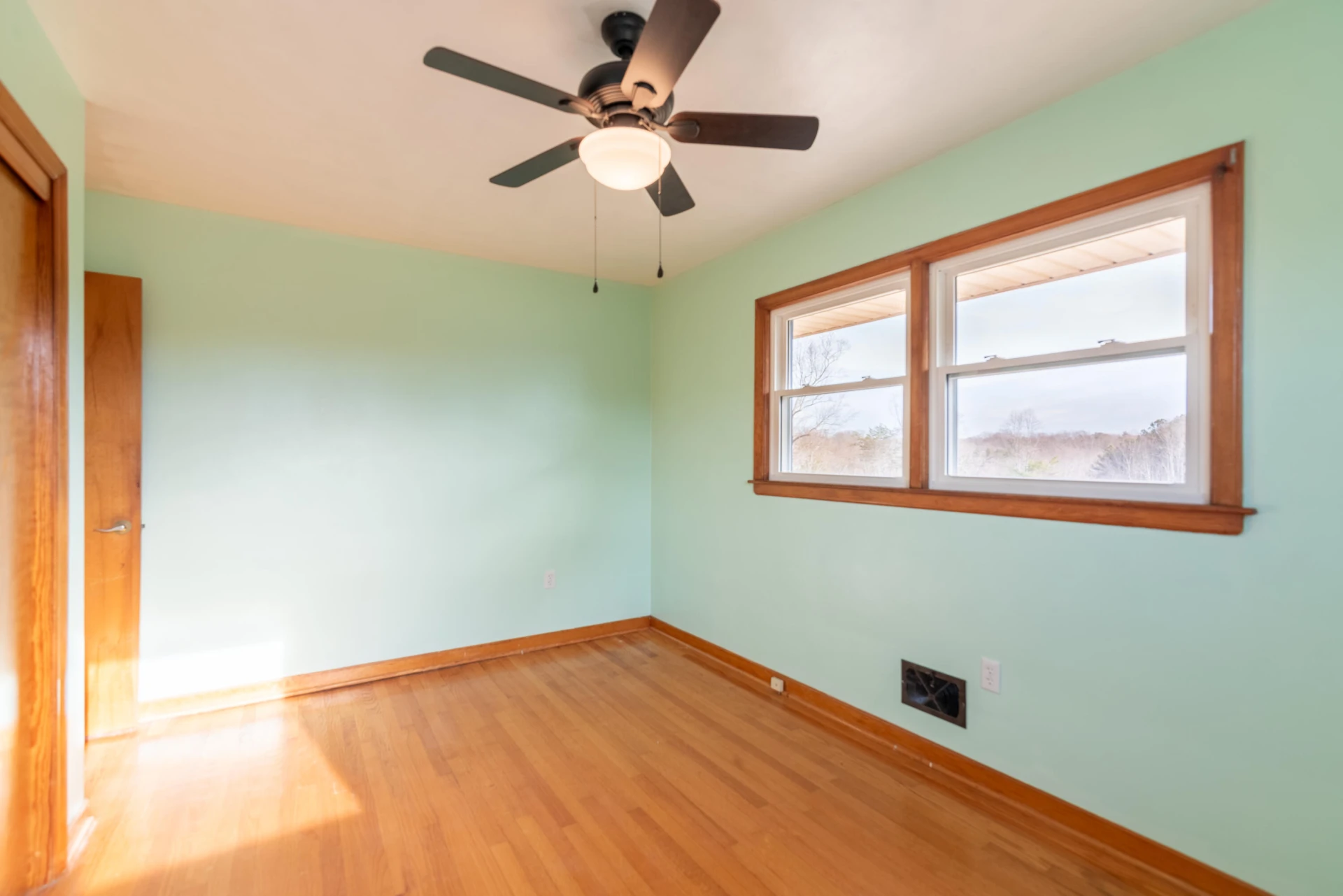 1079 Mountain Valley RD - Photo 15