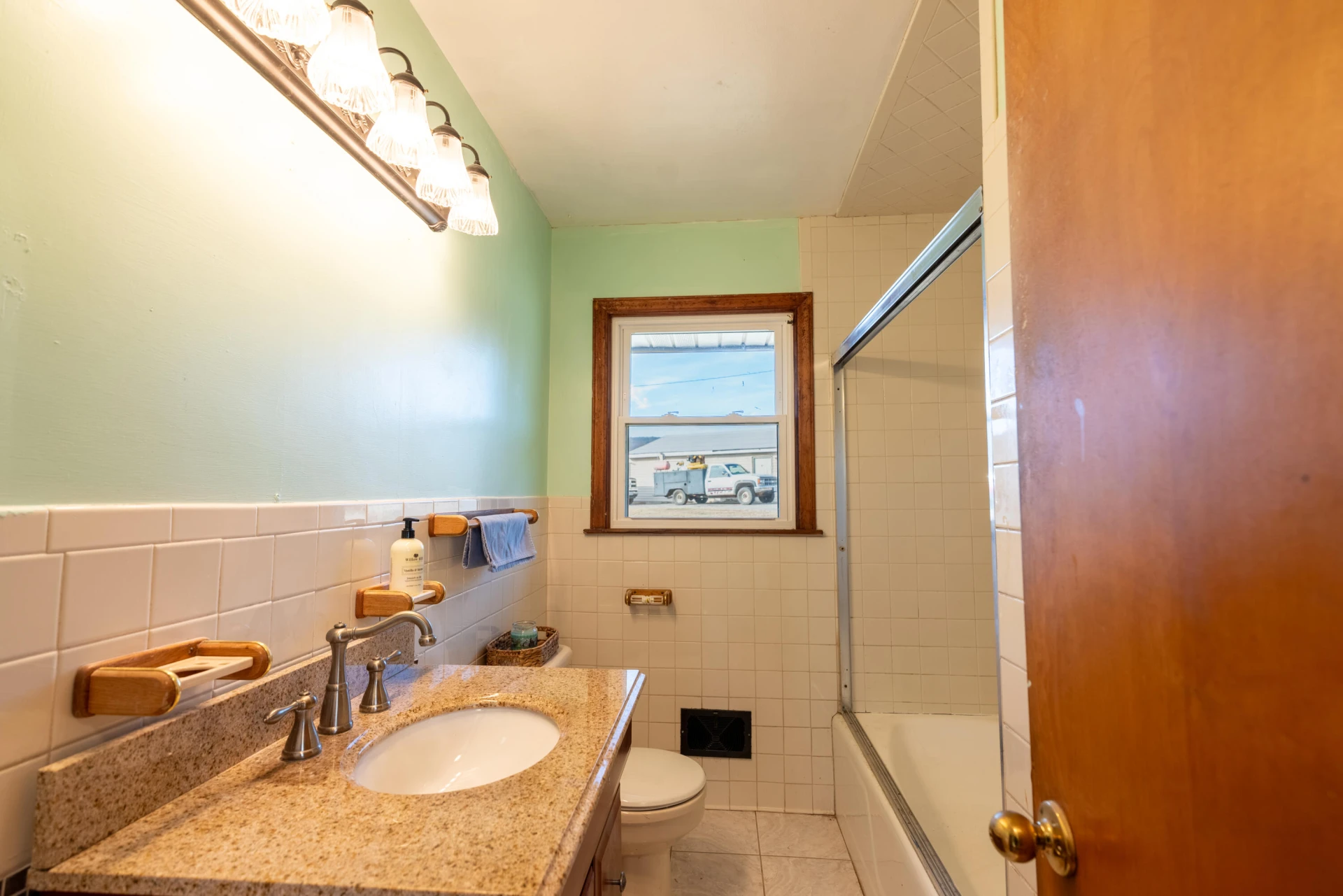 1079 Mountain Valley RD - Photo 16