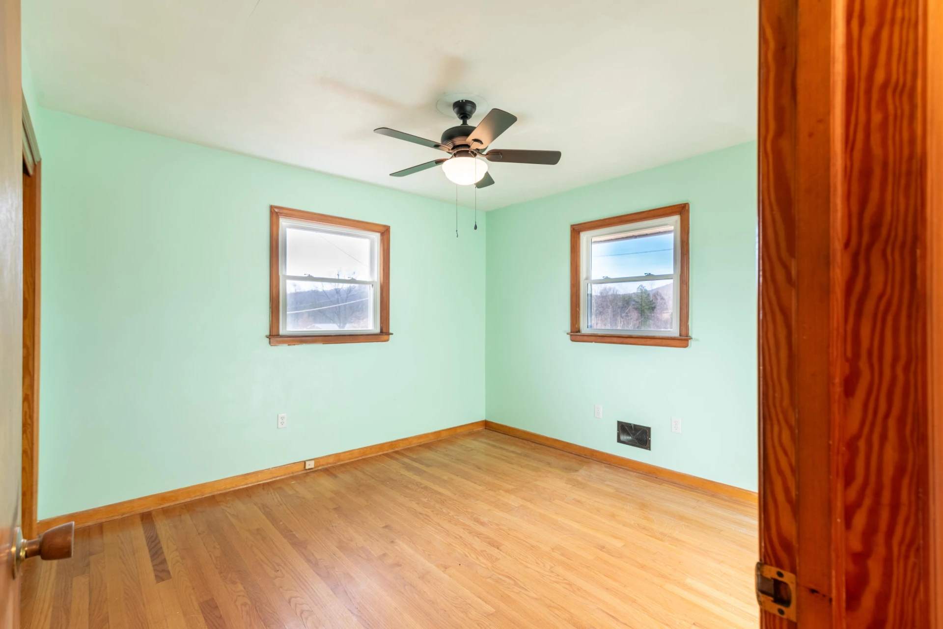 1079 Mountain Valley RD - Photo 18