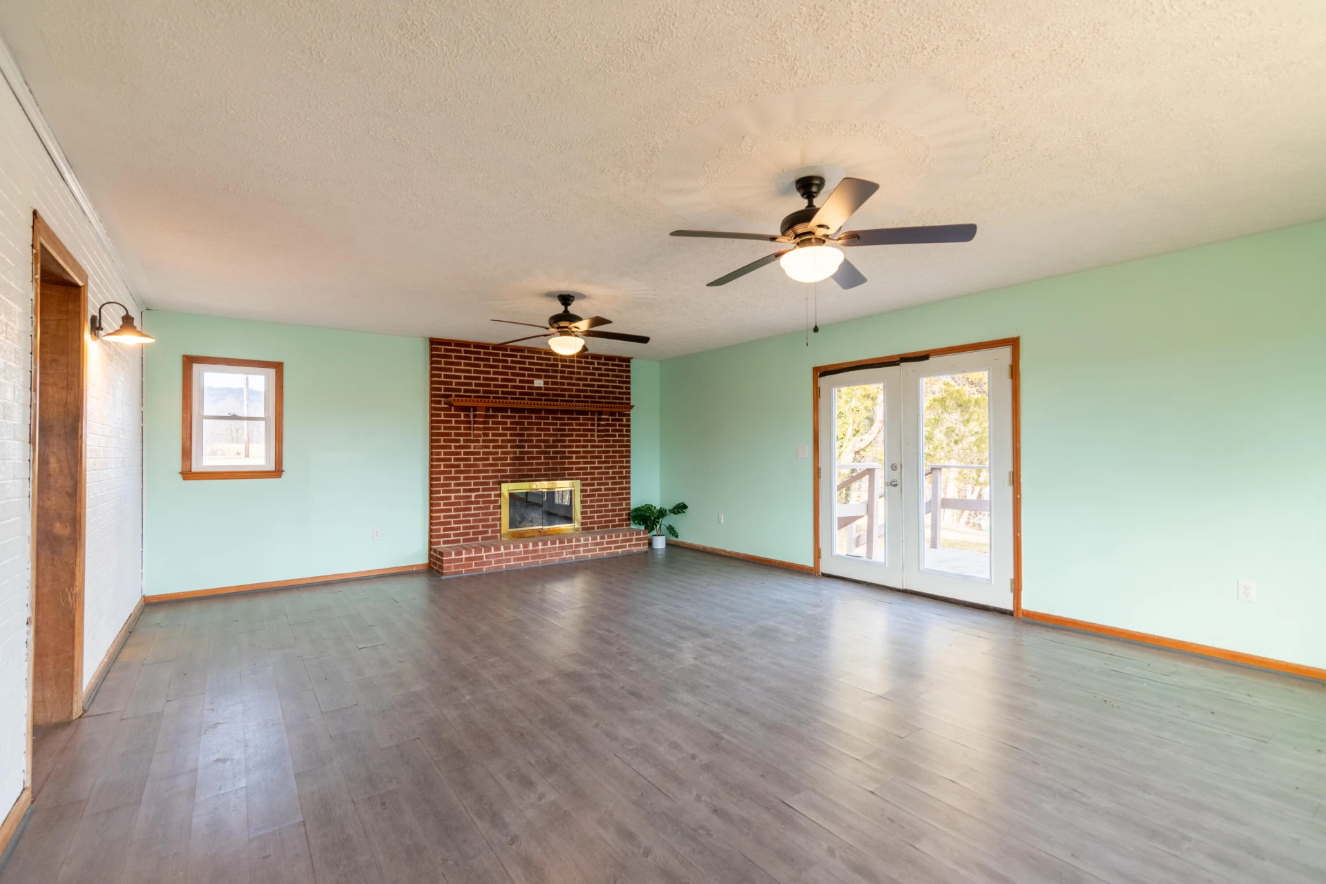 1079 Mountain Valley RD - Photo 2