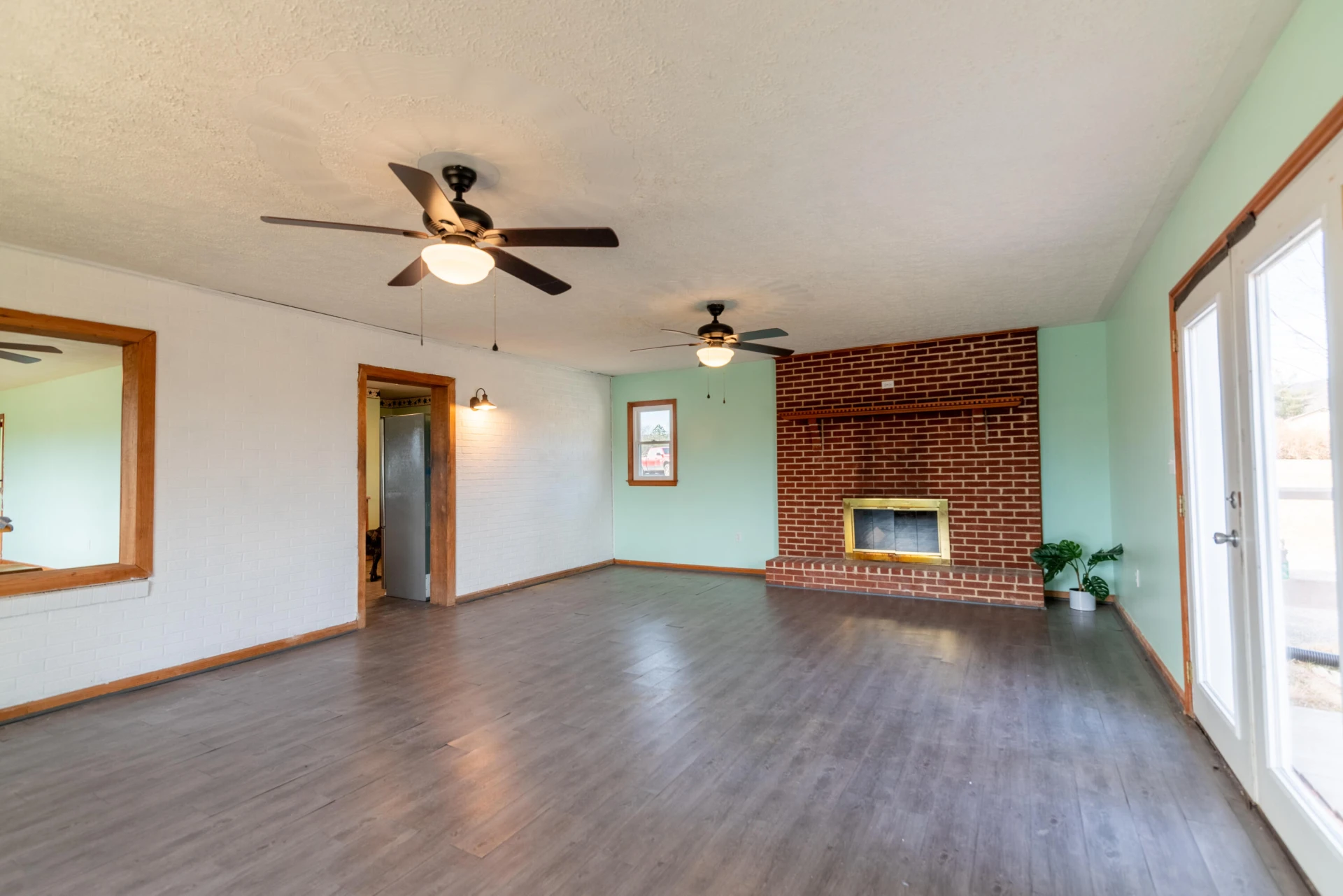 1079 Mountain Valley RD - Photo 3