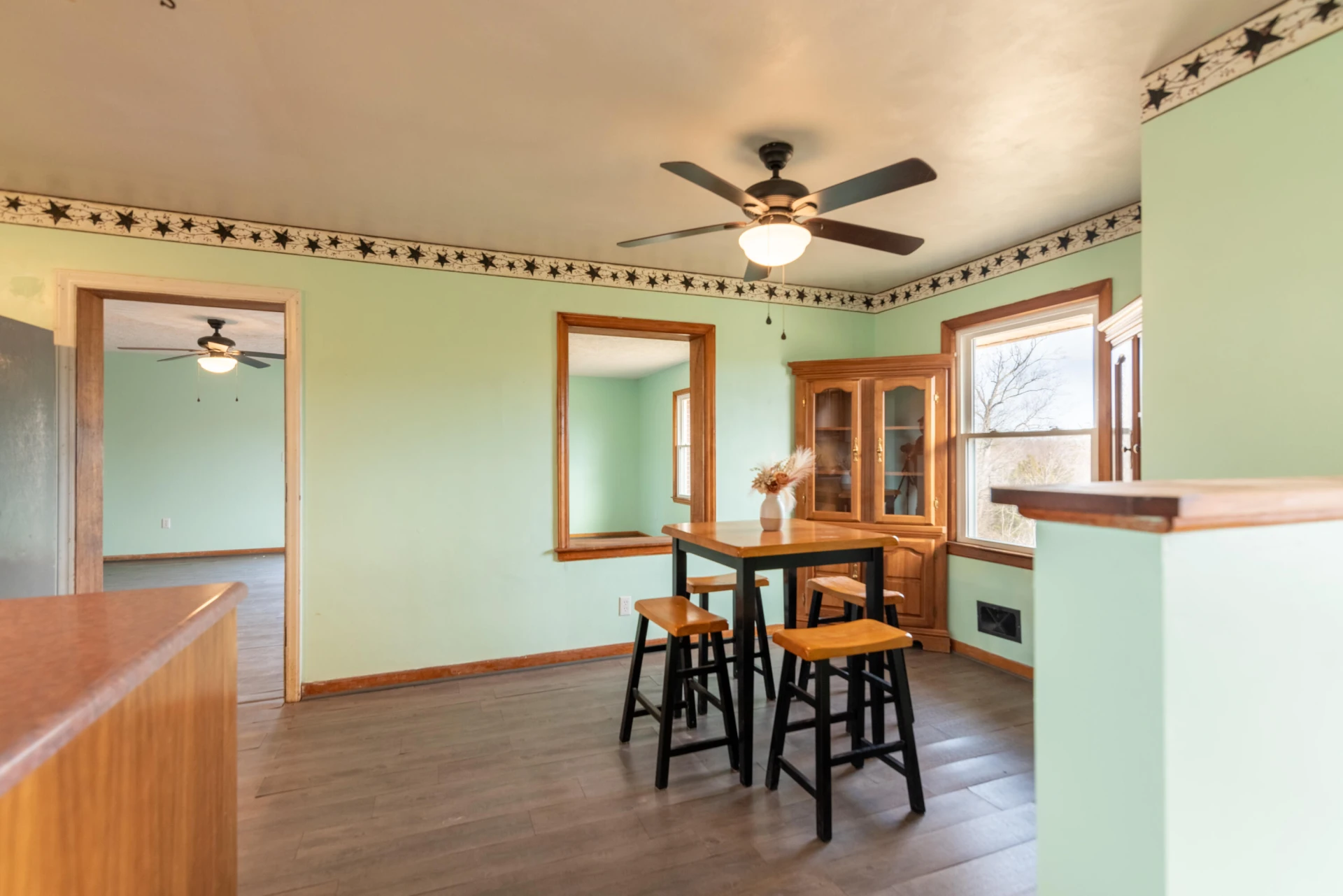 1079 Mountain Valley RD - Photo 6