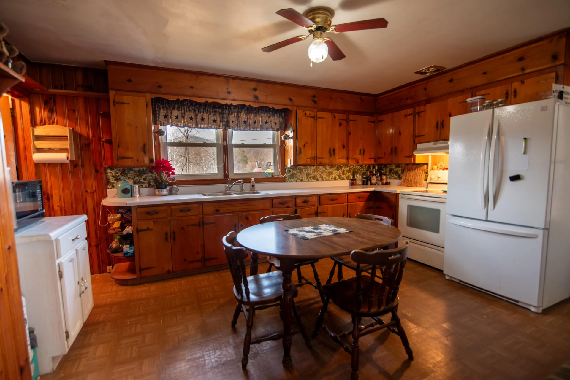 1065 Mountain Valley RD - Photo 3