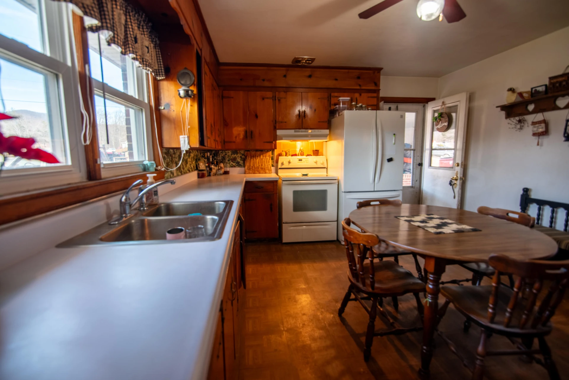1065 Mountain Valley RD - Photo 4