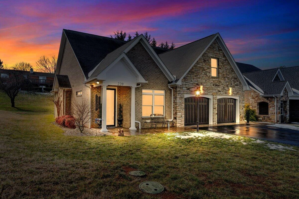 220 Stonecreek WAY