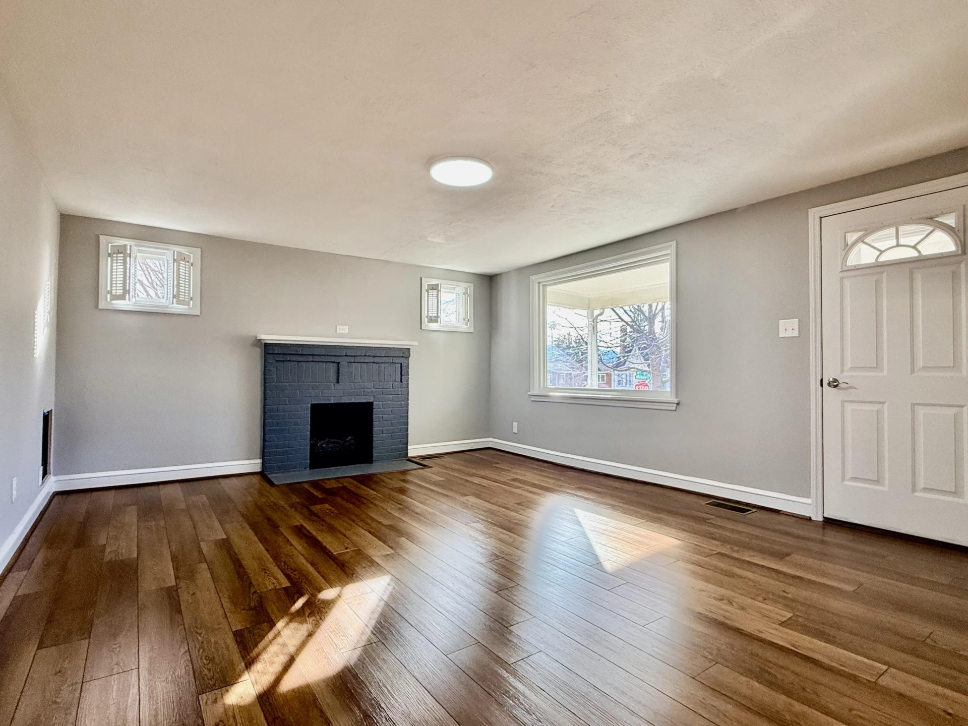 402 Goodwin AVE - Photo 2
